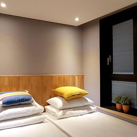 Hostel Cleo Seoul Hongdae Zewnętrze zdjęcie