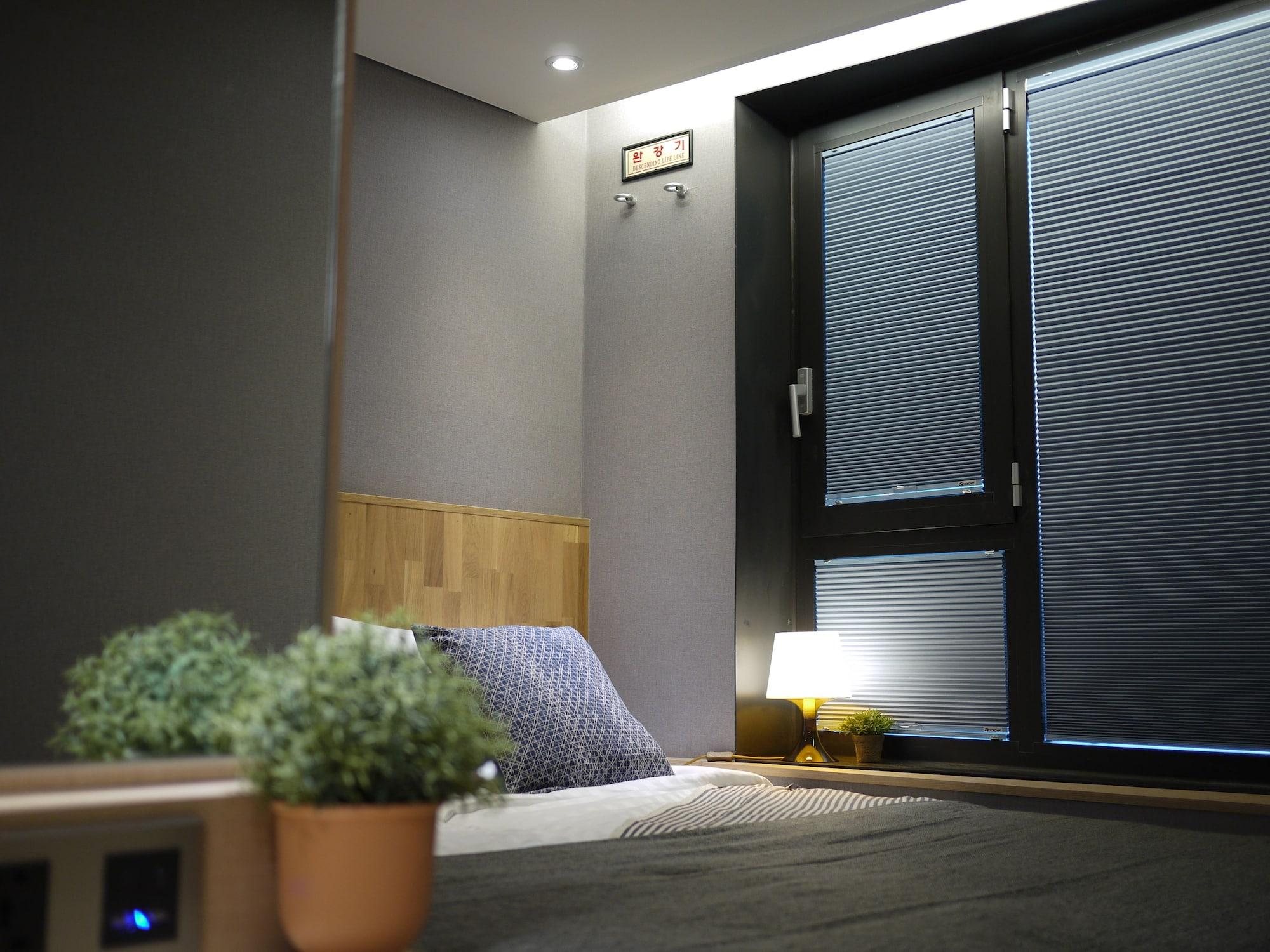Hostel Cleo Seoul Hongdae Zewnętrze zdjęcie