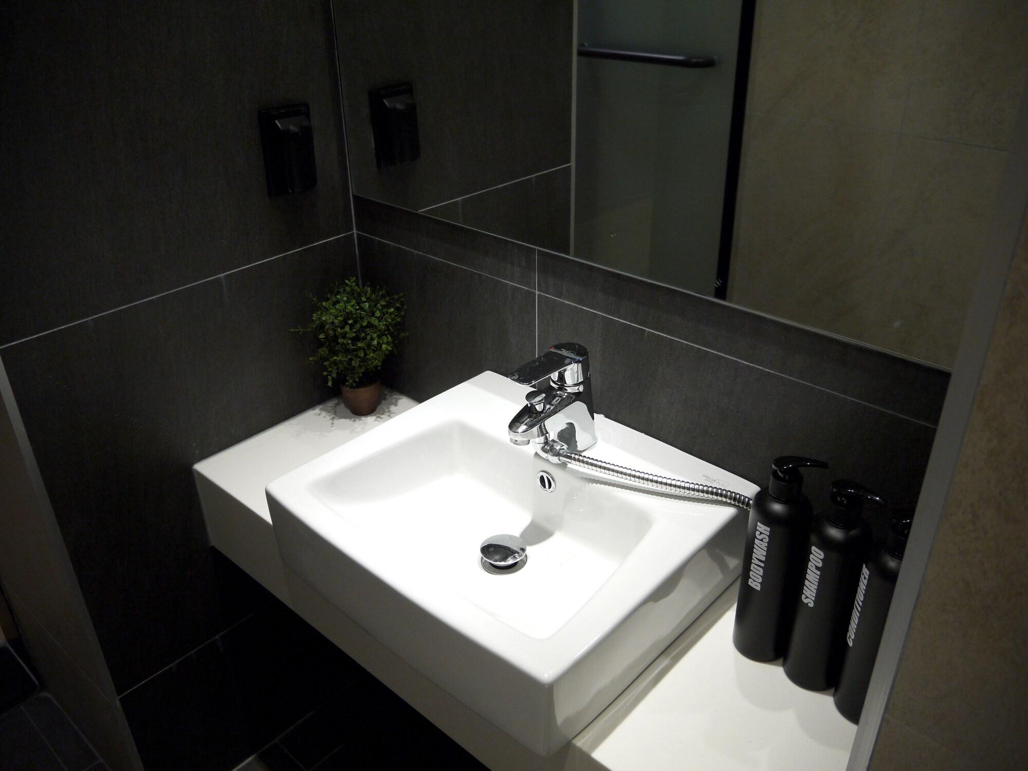 Hostel Cleo Seoul Hongdae Zewnętrze zdjęcie