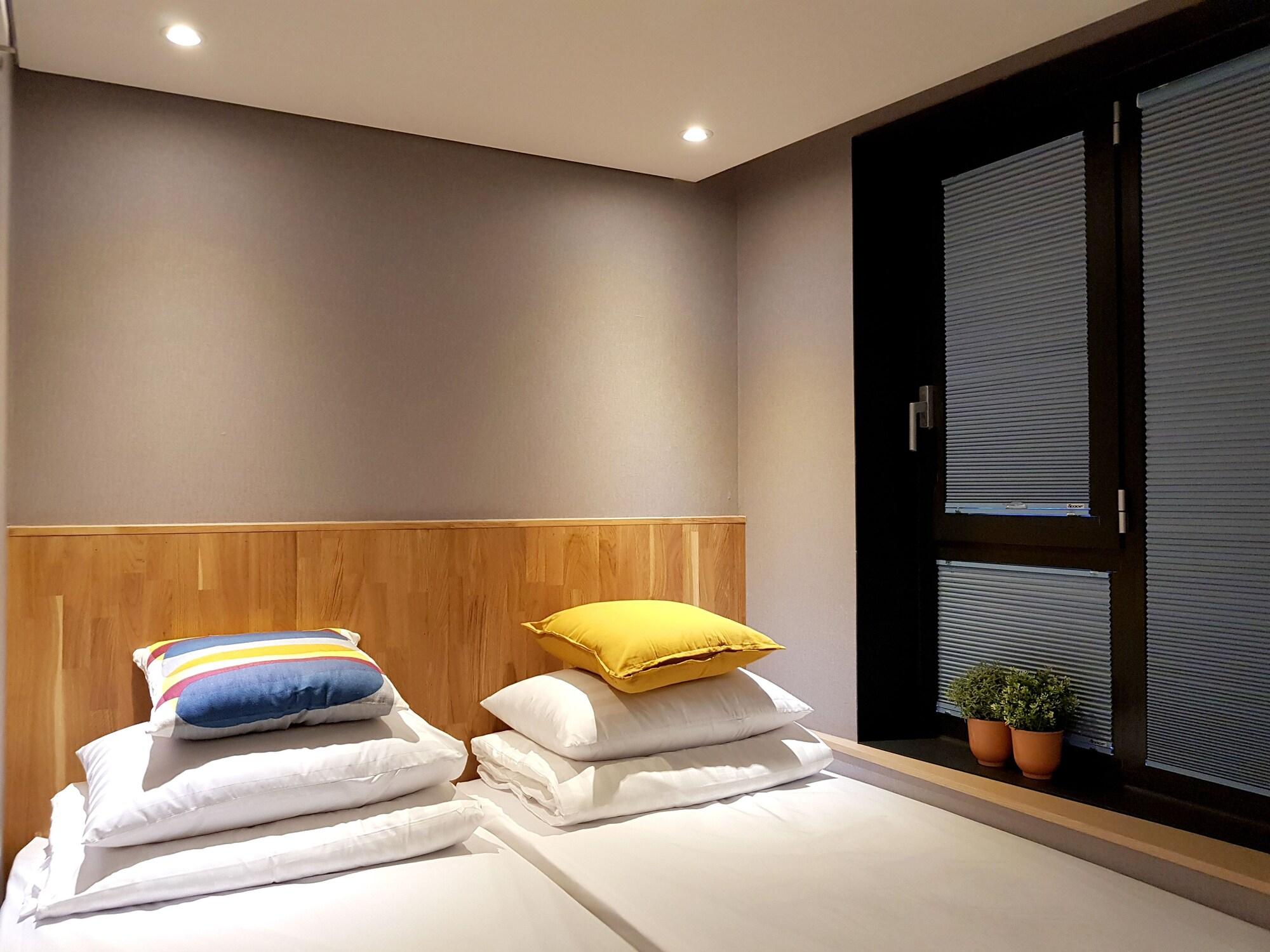 Hostel Cleo Seoul Hongdae Zewnętrze zdjęcie