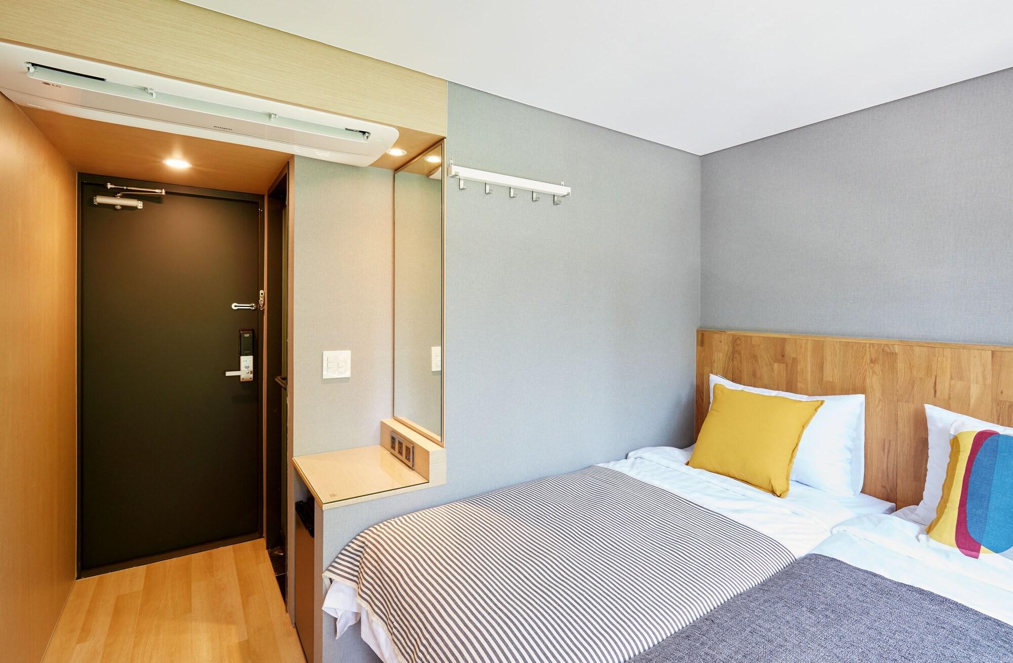 Hostel Cleo Seoul Hongdae Zewnętrze zdjęcie