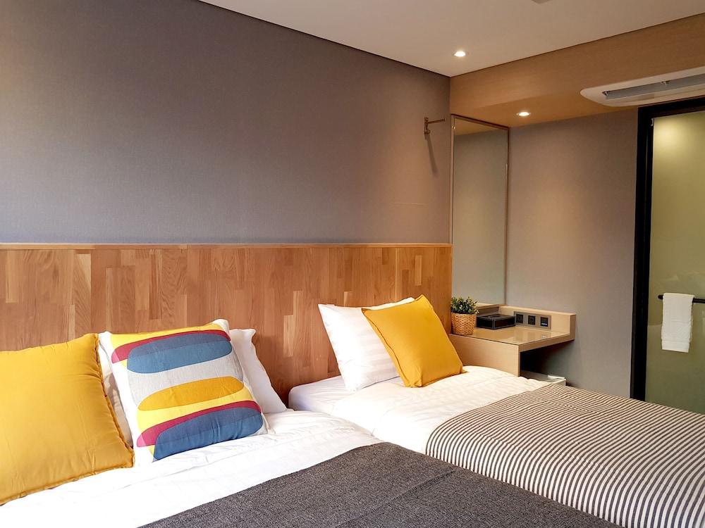 Hostel Cleo Seoul Hongdae Zewnętrze zdjęcie