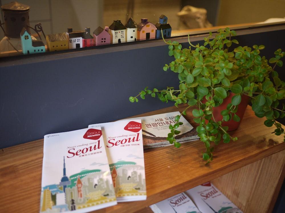 Hostel Cleo Seoul Hongdae Zewnętrze zdjęcie
