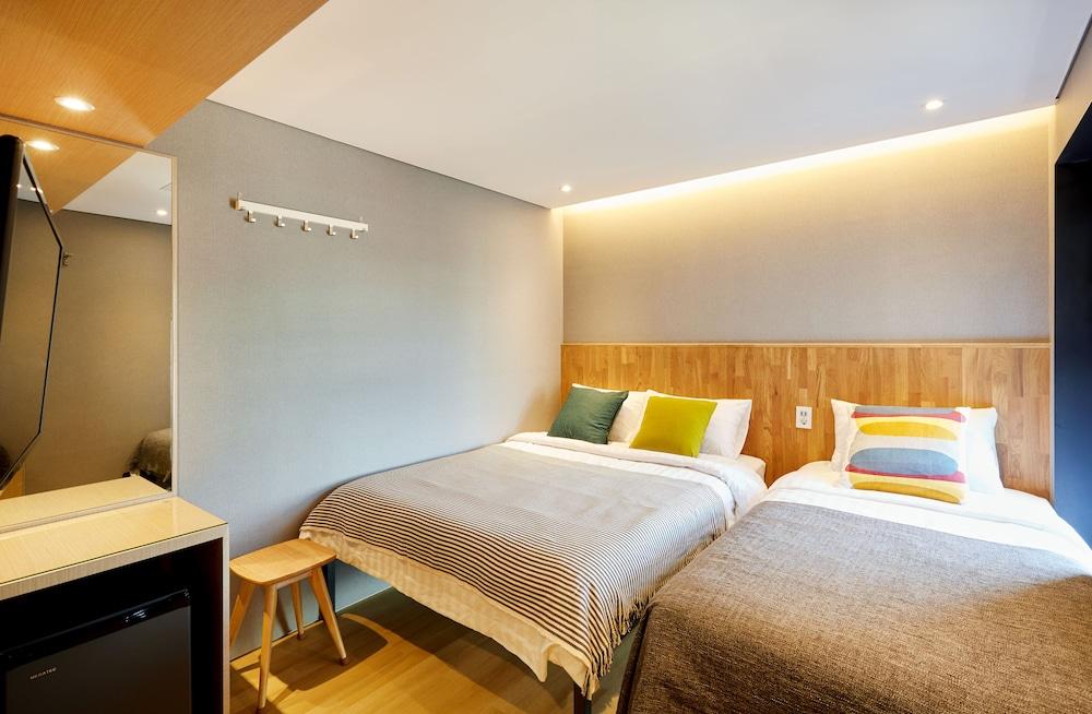 Hostel Cleo Seoul Hongdae Zewnętrze zdjęcie