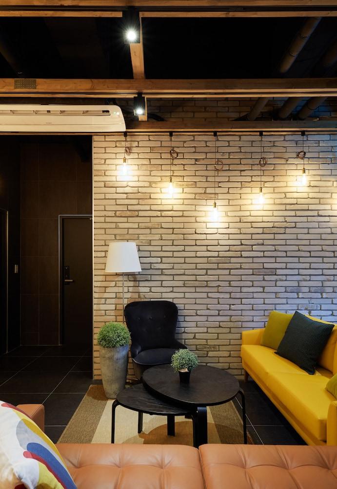 Hostel Cleo Seoul Hongdae Zewnętrze zdjęcie