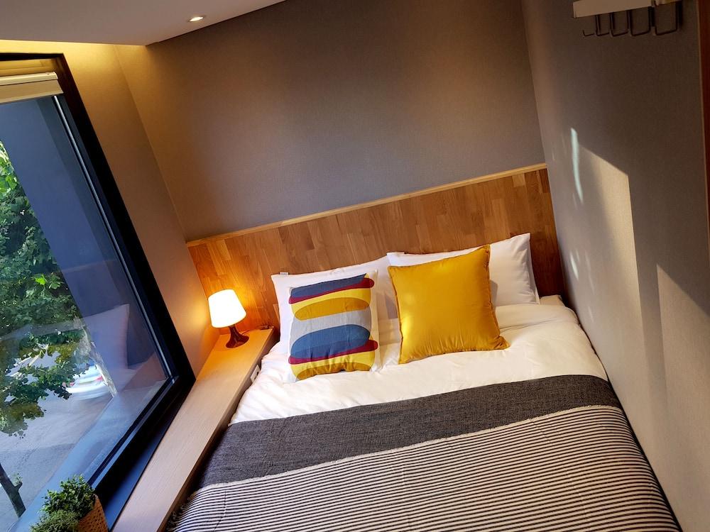 Hostel Cleo Seoul Hongdae Zewnętrze zdjęcie