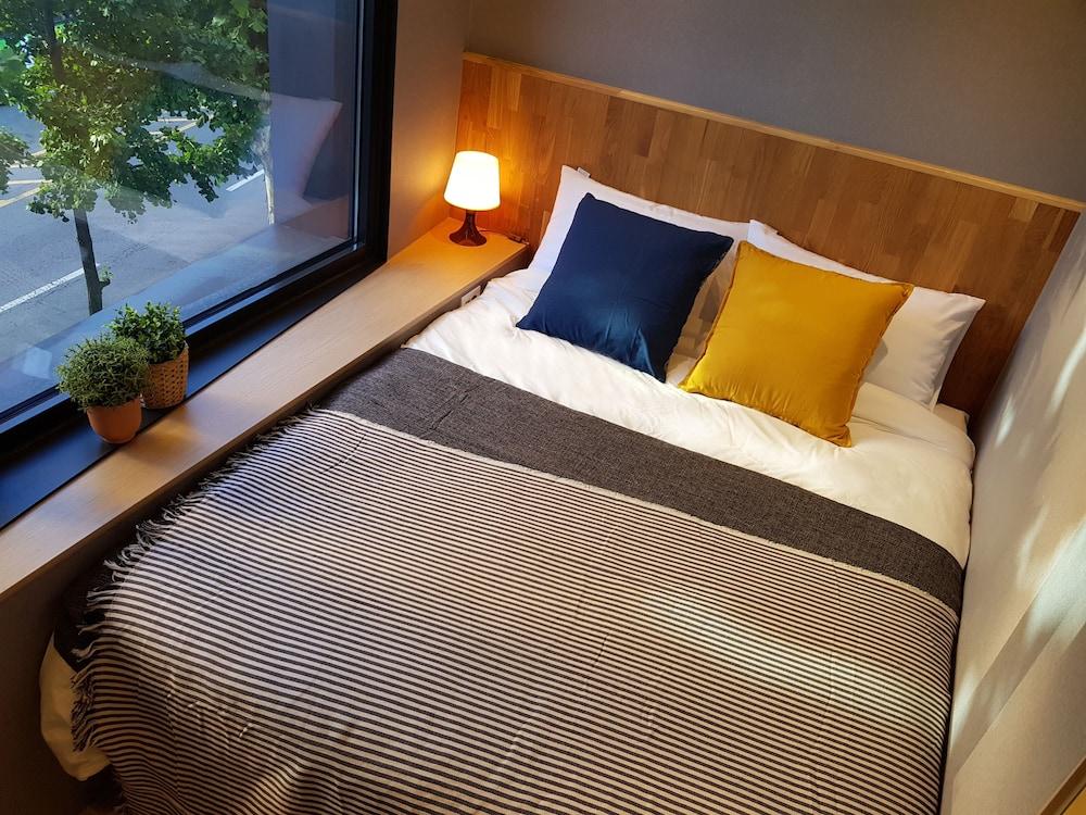 Hostel Cleo Seoul Hongdae Zewnętrze zdjęcie