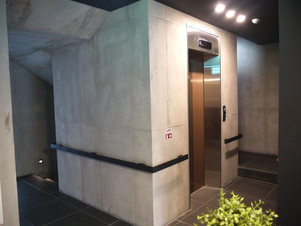 Hostel Cleo Seoul Hongdae Zewnętrze zdjęcie