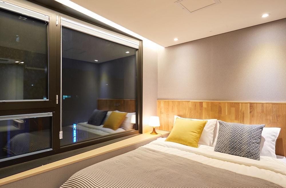 Hostel Cleo Seoul Hongdae Zewnętrze zdjęcie