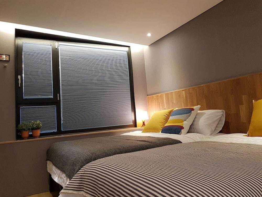 Hostel Cleo Seoul Hongdae Zewnętrze zdjęcie
