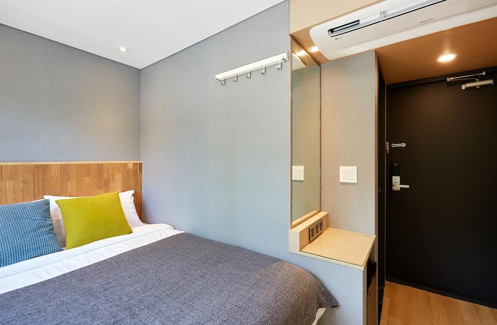Hostel Cleo Seoul Hongdae Zewnętrze zdjęcie