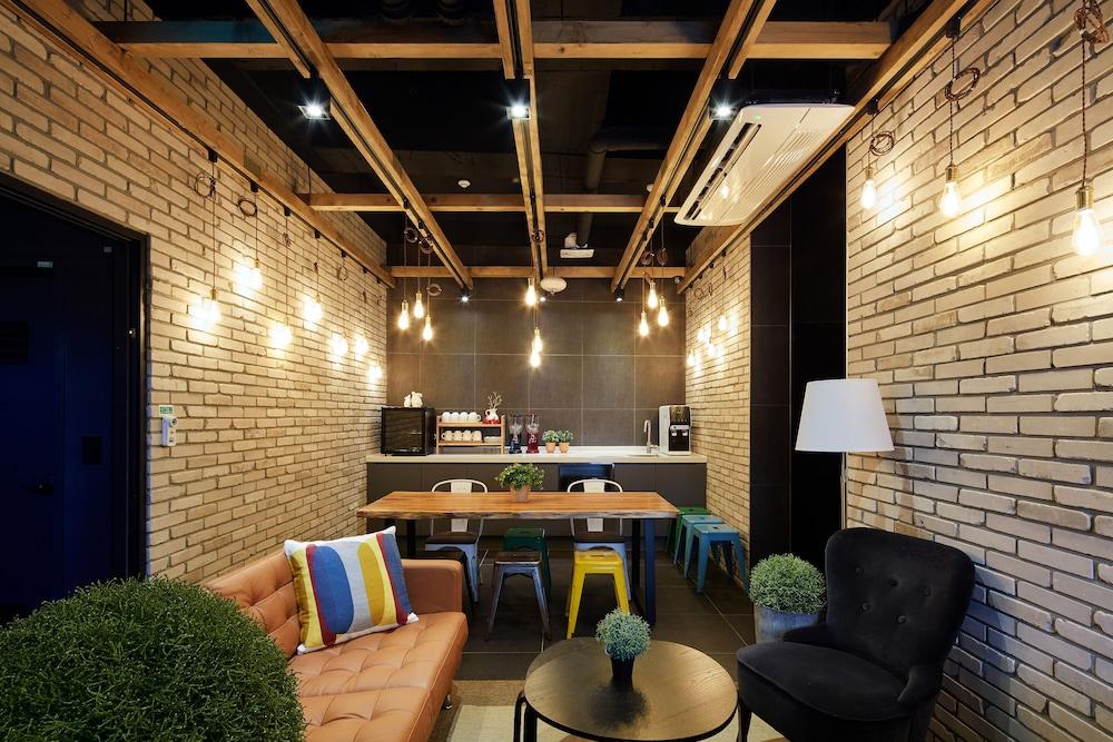 Hostel Cleo Seoul Hongdae Zewnętrze zdjęcie