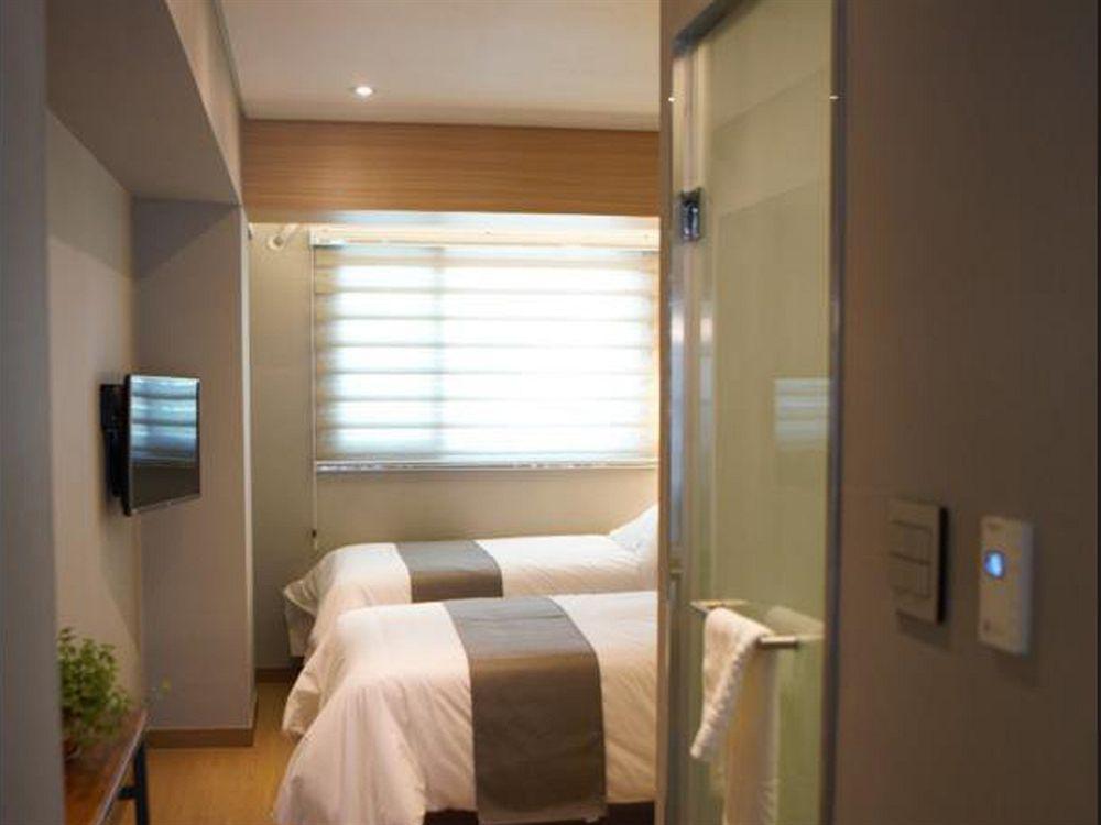 Hostel Cleo Seoul Hongdae Zewnętrze zdjęcie
