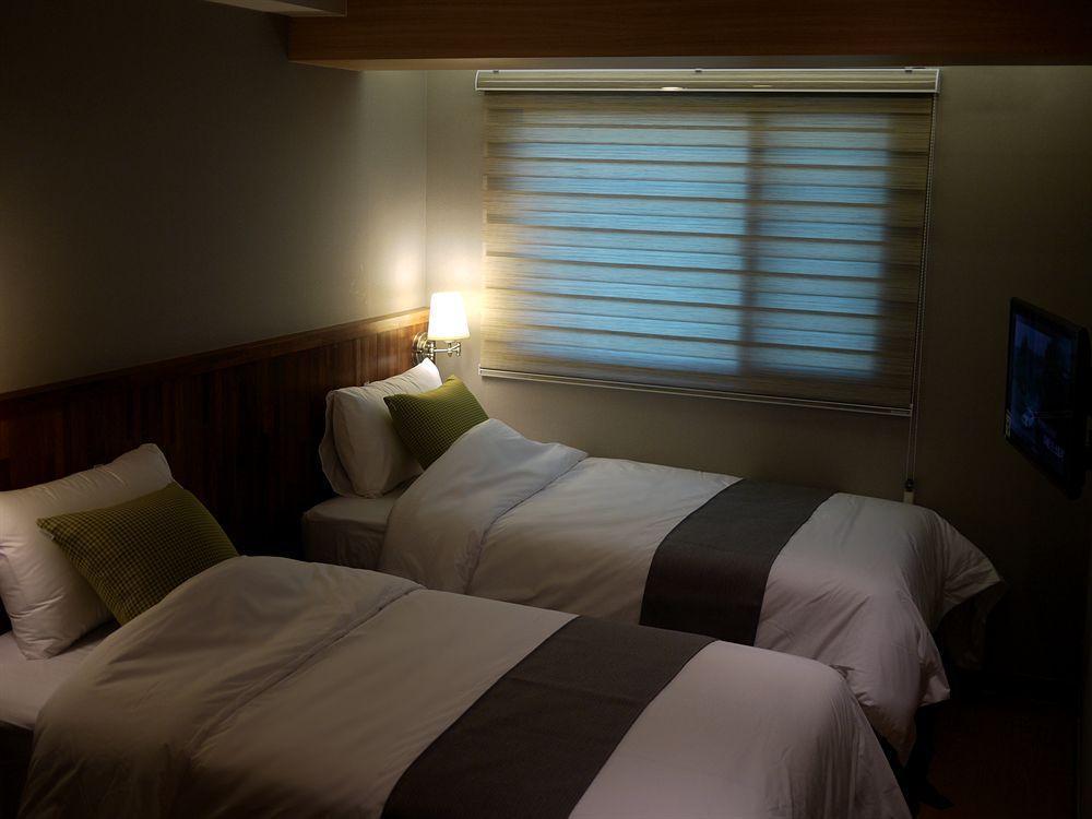 Hostel Cleo Seoul Hongdae Zewnętrze zdjęcie