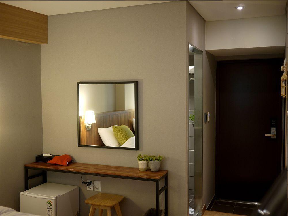 Hostel Cleo Seoul Hongdae Zewnętrze zdjęcie