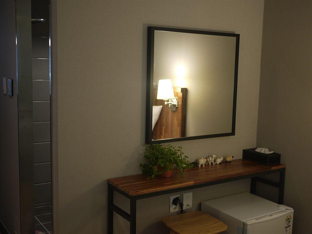 Hostel Cleo Seoul Hongdae Zewnętrze zdjęcie