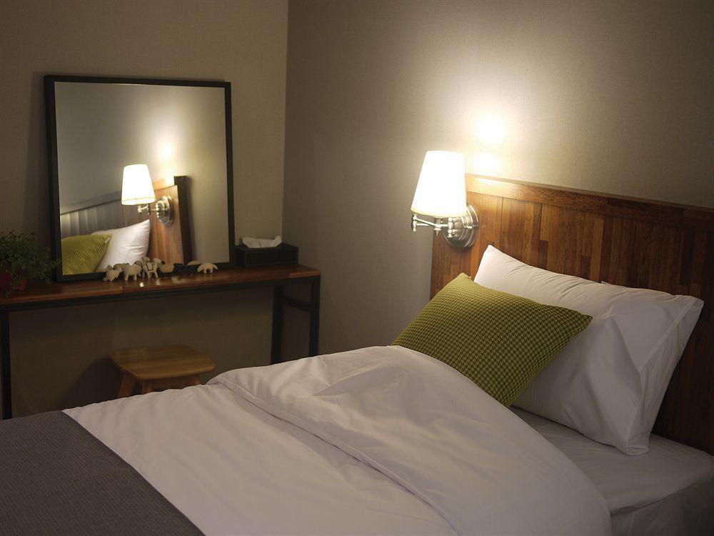 Hostel Cleo Seoul Hongdae Zewnętrze zdjęcie