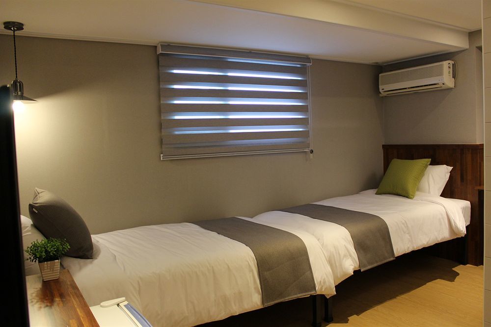 Hostel Cleo Seoul Hongdae Zewnętrze zdjęcie