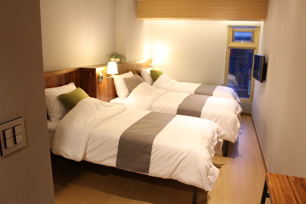 Hostel Cleo Seoul Hongdae Zewnętrze zdjęcie