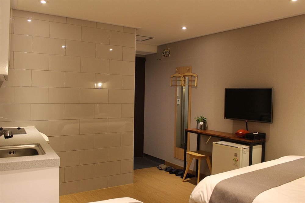 Hostel Cleo Seoul Hongdae Zewnętrze zdjęcie