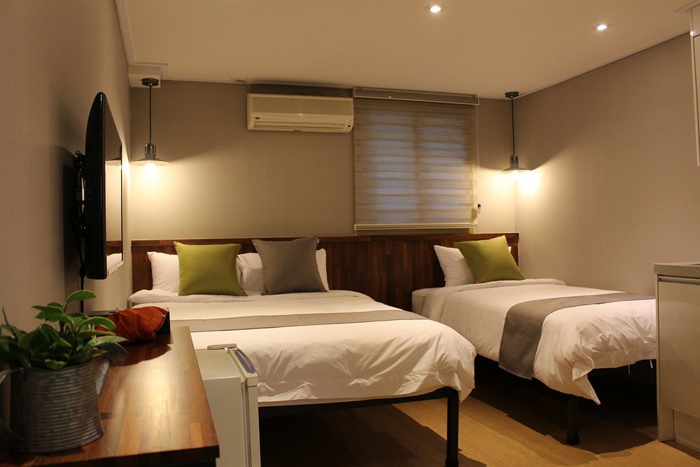 Hostel Cleo Seoul Hongdae Zewnętrze zdjęcie
