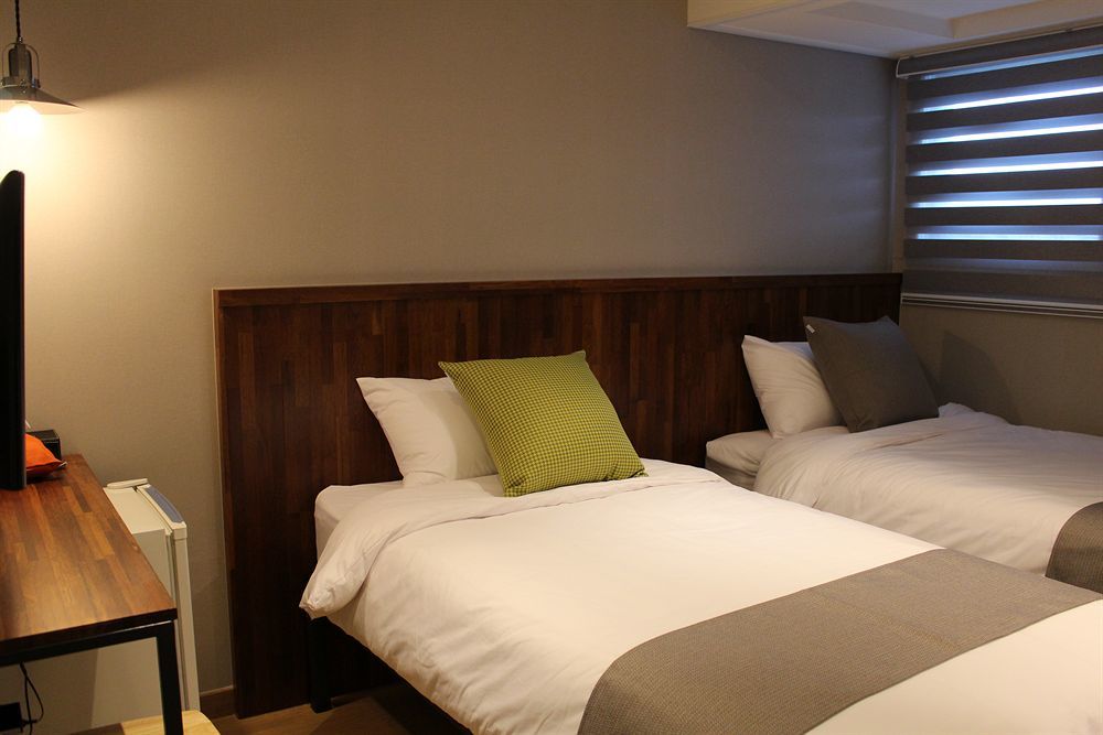 Hostel Cleo Seoul Hongdae Zewnętrze zdjęcie